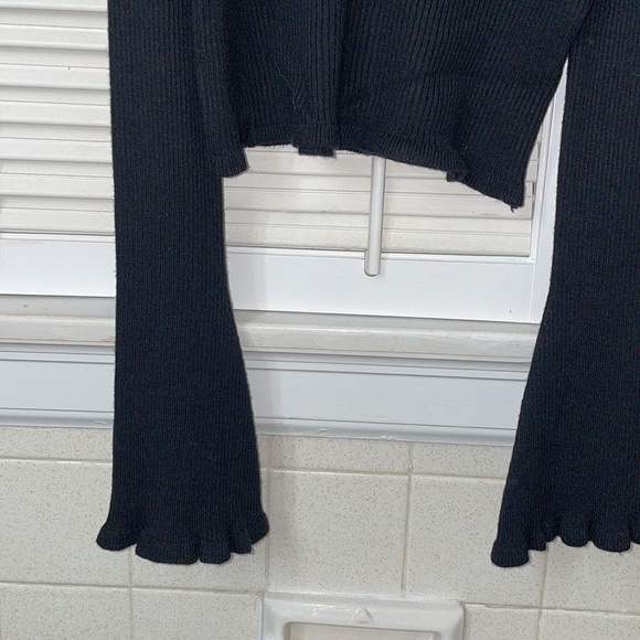 Pac Sun LA HEARTS black flare top v neck long sleeve - Picture 4 of 4